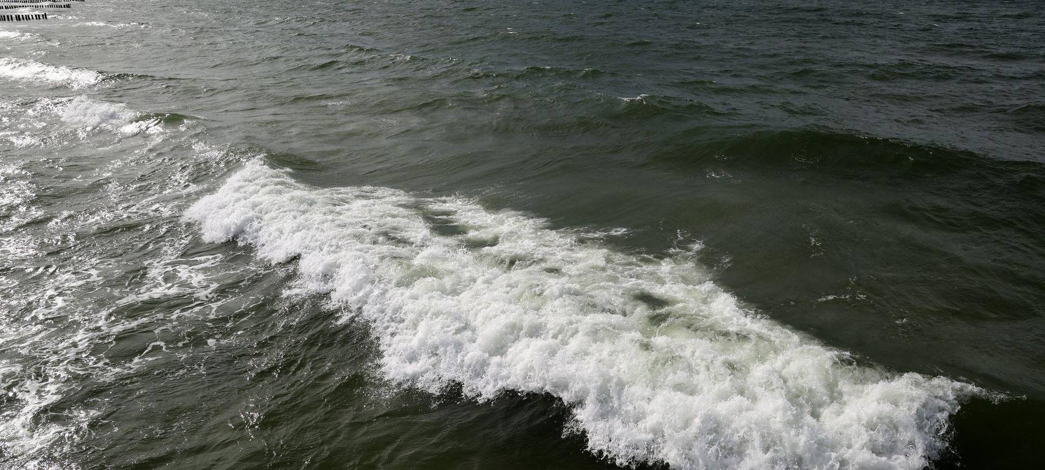 Wellen am Ostseestrand