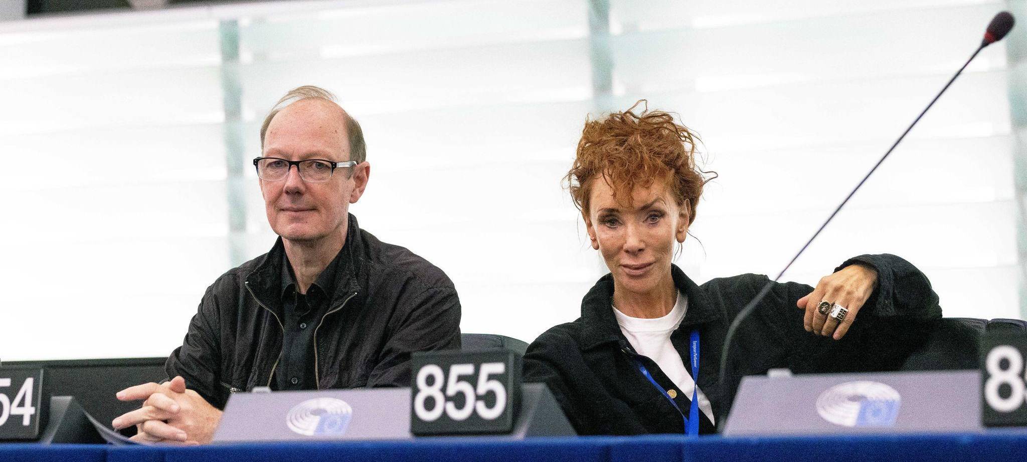 EU-Parlamentarier Martin Sonneborn und Sibylle Berg