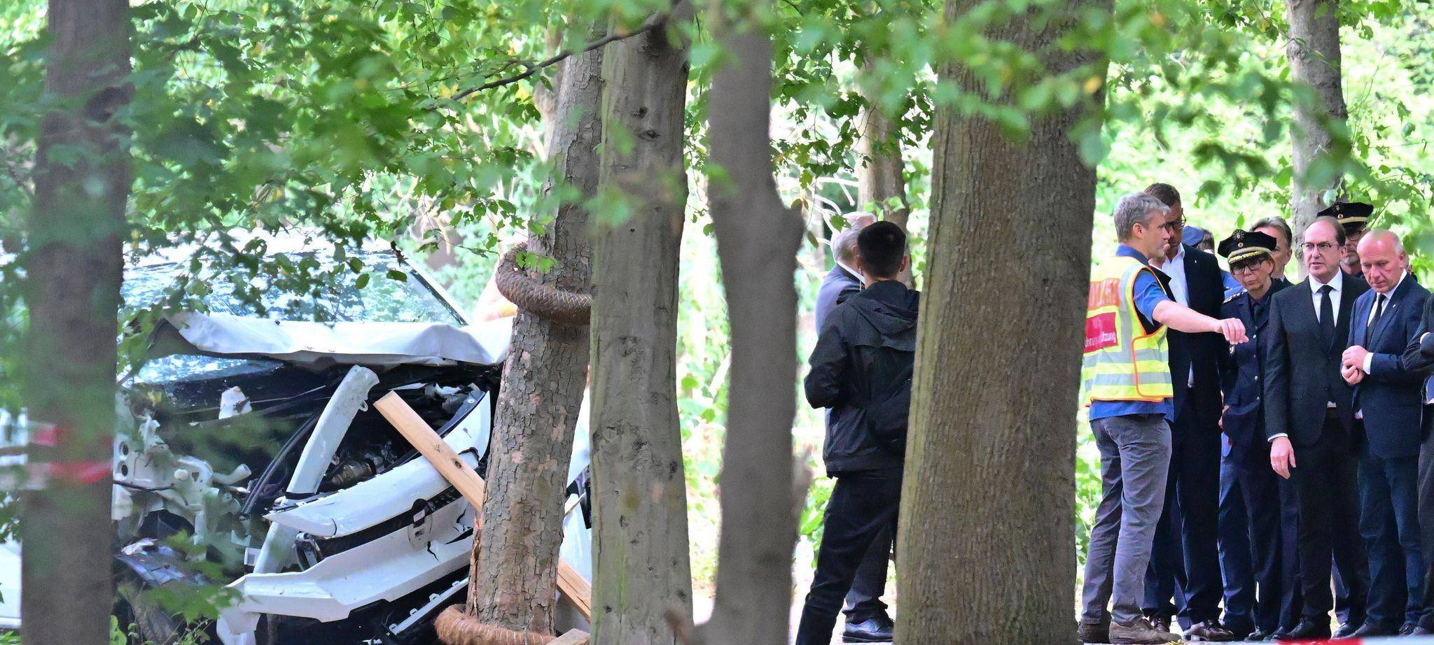 Auto fährt in Menschenmenge - CSD abgebrochen
