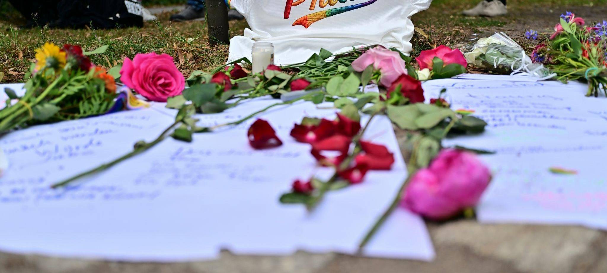 Auto fährt in Menschenmenge - CSD in Berlin abgebrochen.
