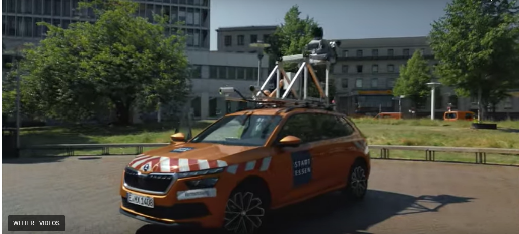 Kamera-Autos auf den Straßen im Kreis