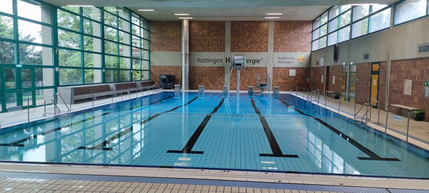 Das leere Hallenbad am Schulzentrum Holthausen